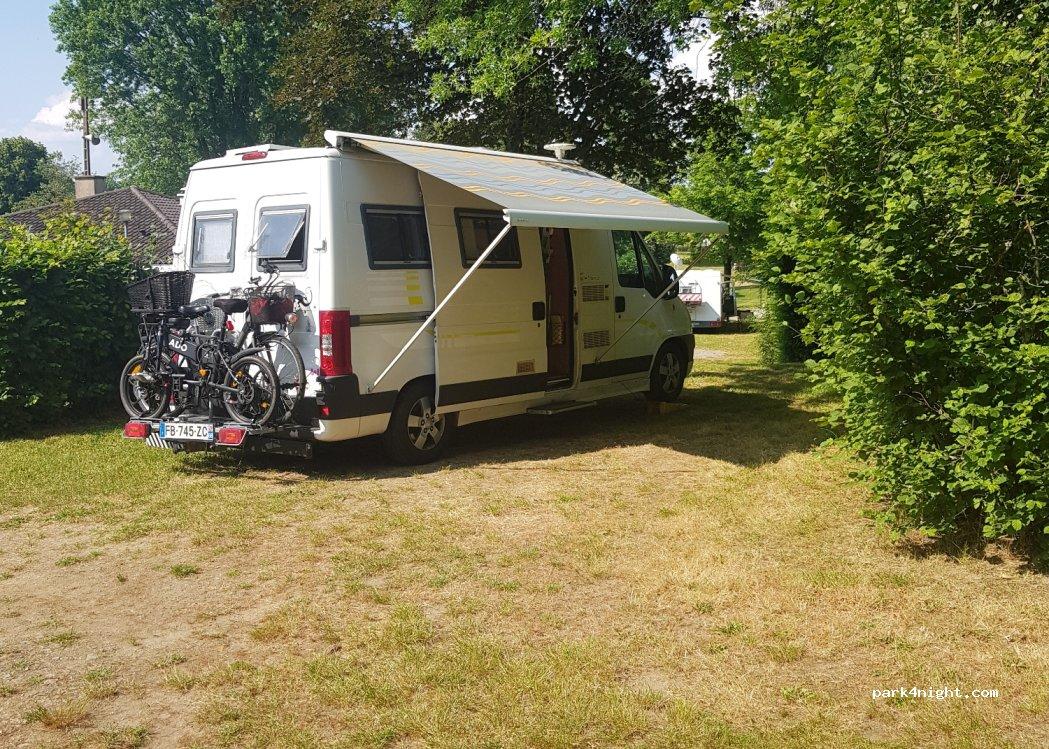 Aire camping-car Bellac - Foto 7