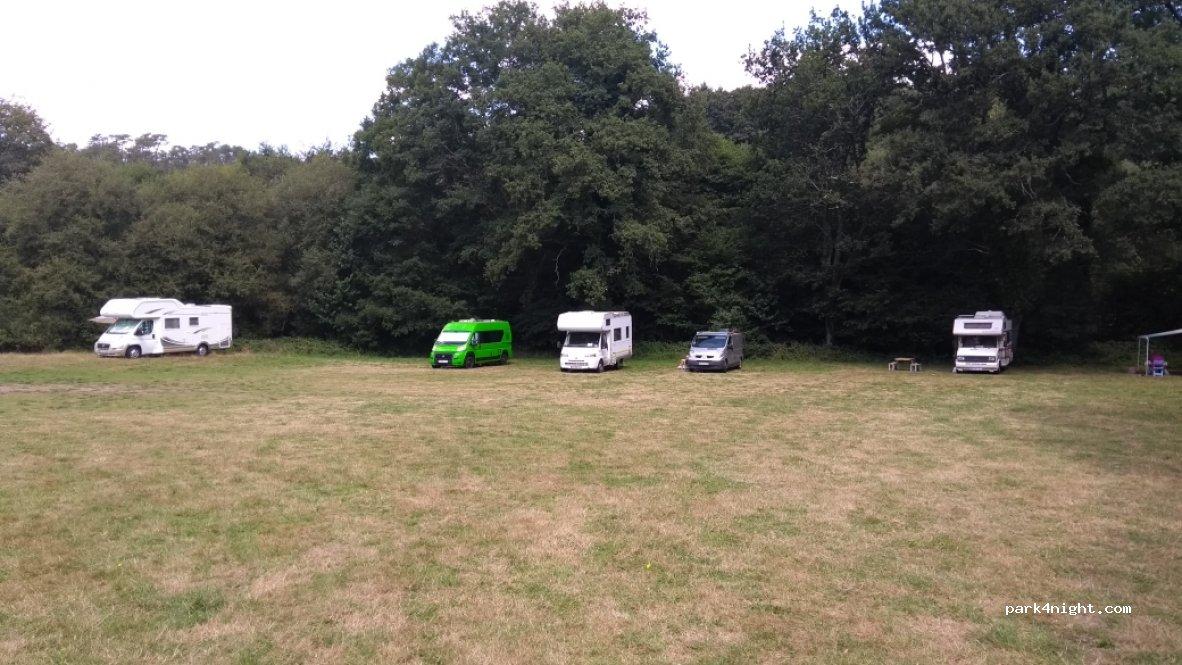 Aire de stationnement Camping-Car de Rochefort-en-Terre - Foto 7