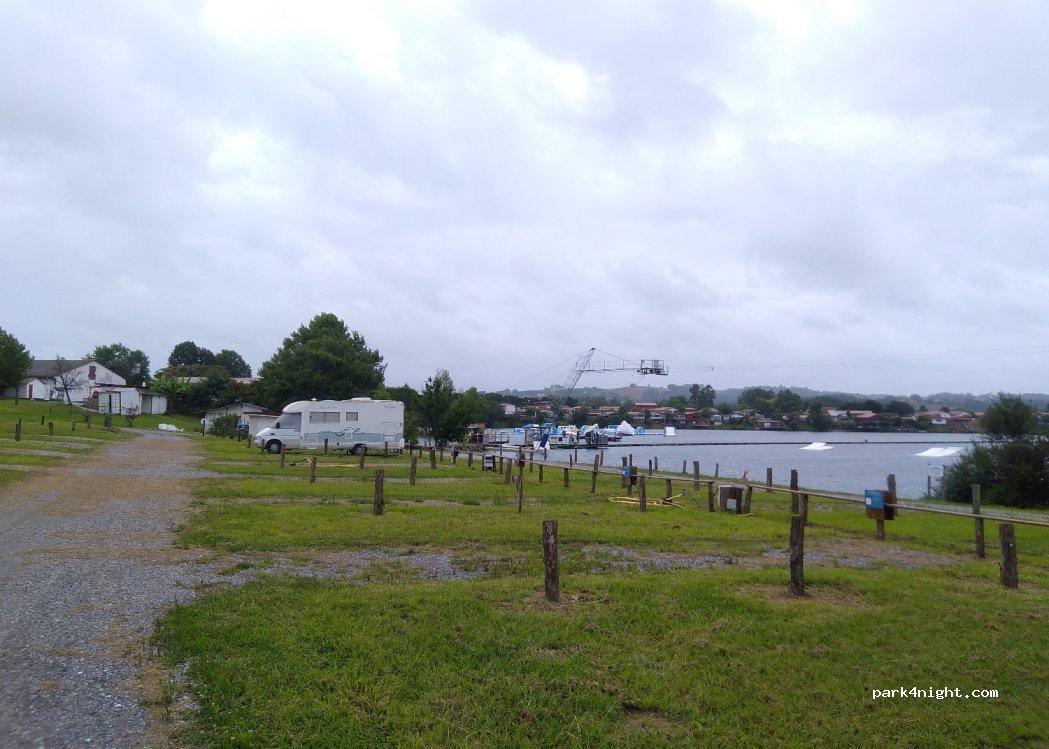 Aire de camping-car domaine du lac de Sames [AIREPARK] - Foto 3