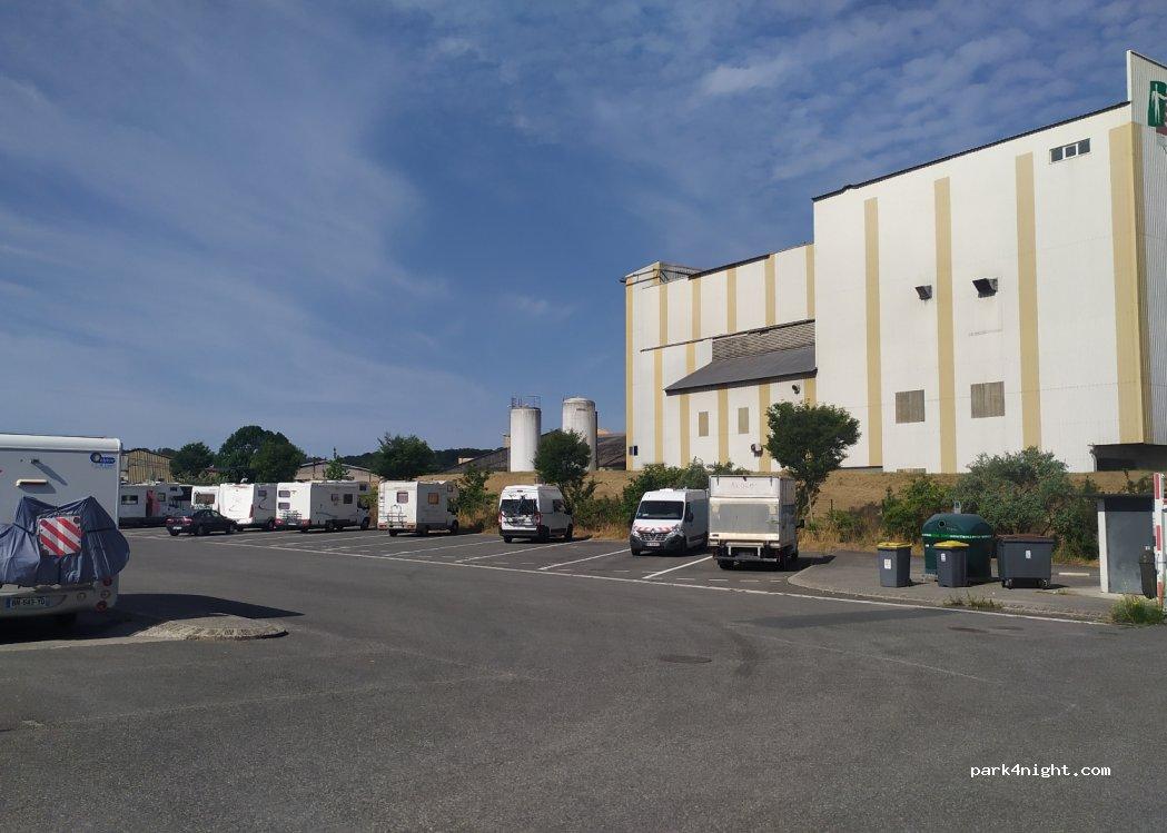 Aire de camping-car RIVIERES - Foto 3