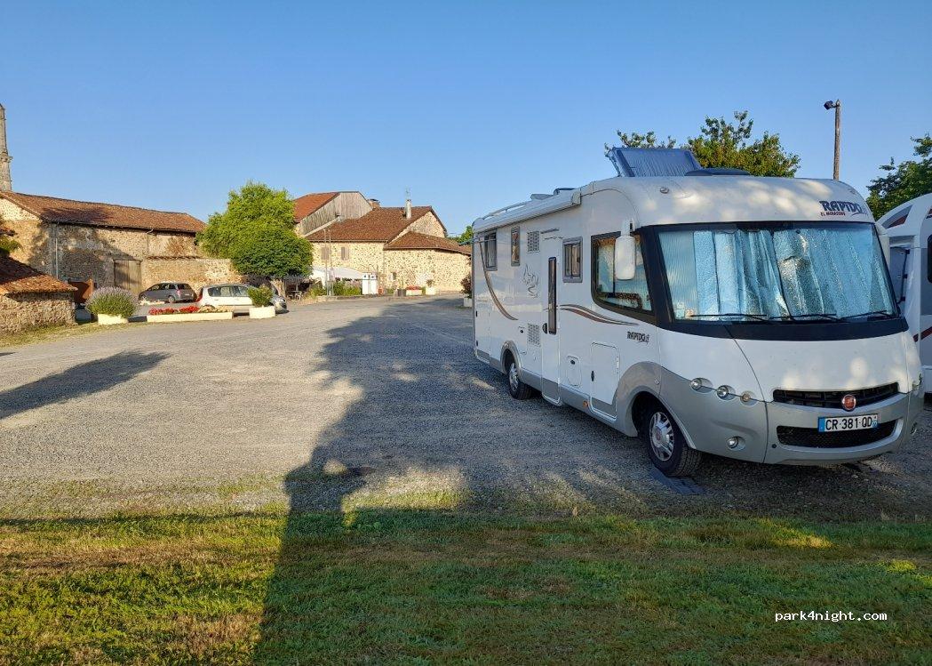Aire de camping-car LESIGNAC-DURAND - Foto 7