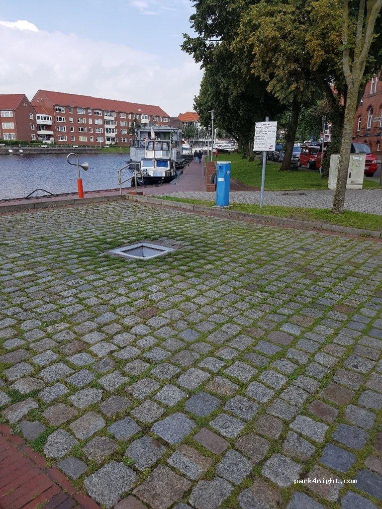 Wohnmobilparkplatz Am Eisenbahndock