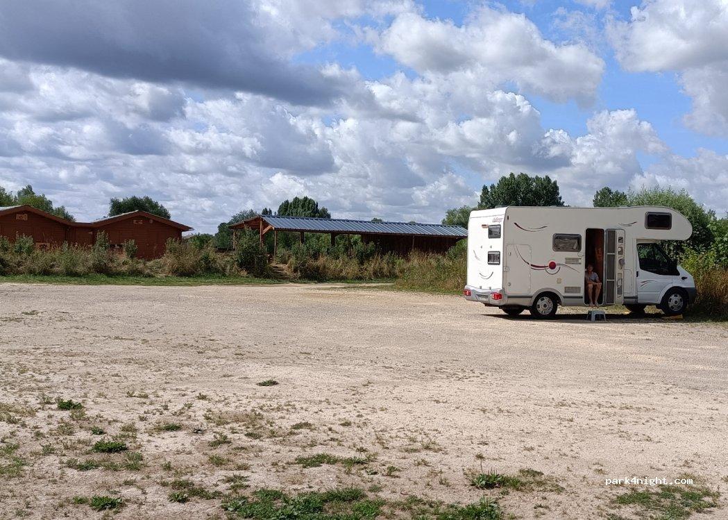 aire de stationnement camping cars Damvillers - Foto 4