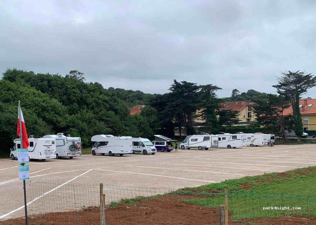 Área de Autocaravanas Comillas Cogiendo Aire - Foto 4