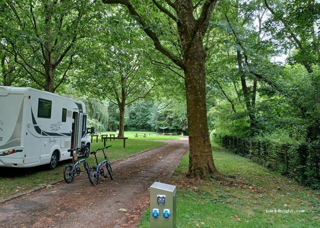 aire de services et stationnement camping cars 89100 Gron - Foto 6