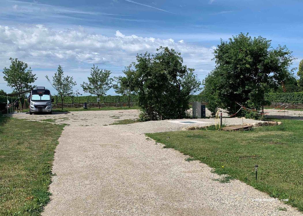 Wohnmobilstellplatz direkt am Radweg - Foto 2