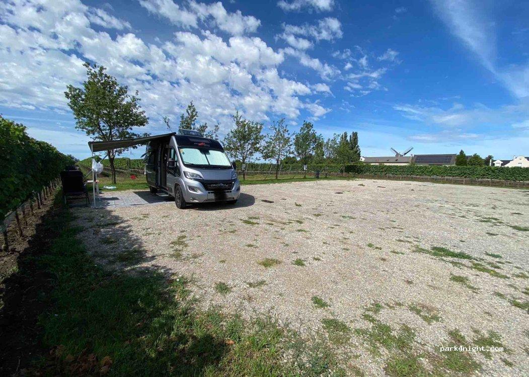 Wohnmobilstellplatz direkt am Radweg