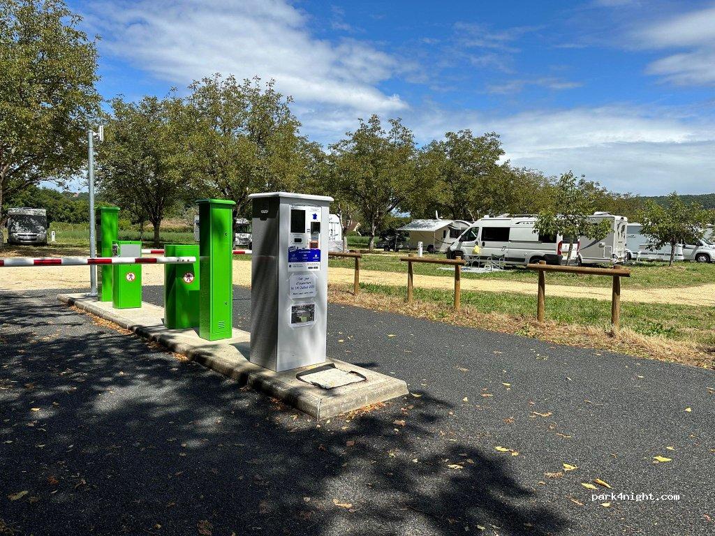Aire Camping Car des Châteaux en Périgord - Foto 3