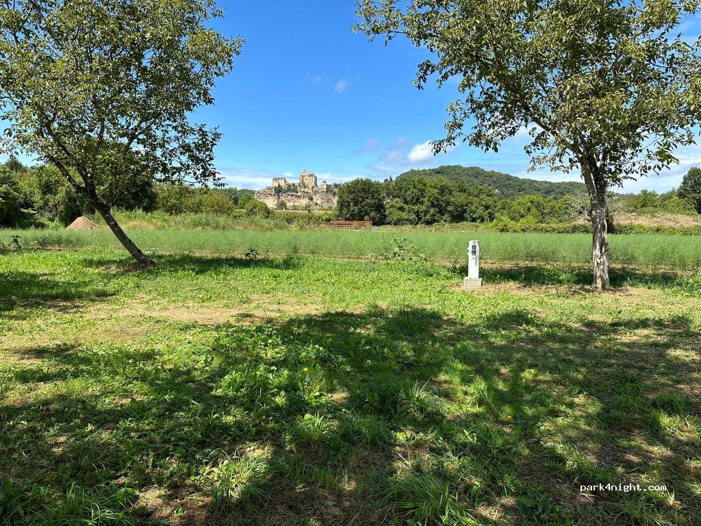 Aire Camping Car des Châteaux en Périgord - Foto 6