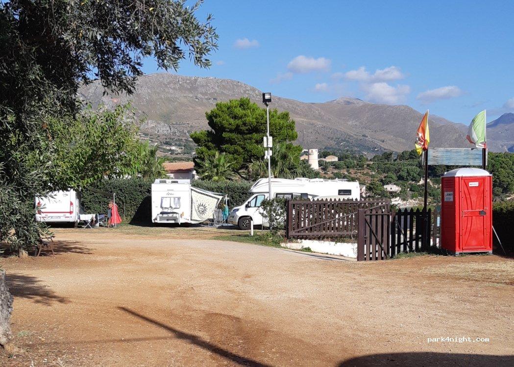 Parcheggio Auto e Area Sosta Camper Fontana - Foto 5