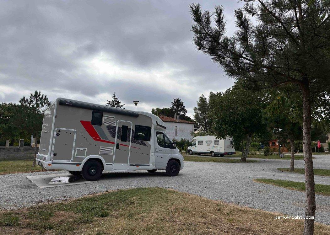 Aire camping car d'Alzonne (14€) - Foto 3