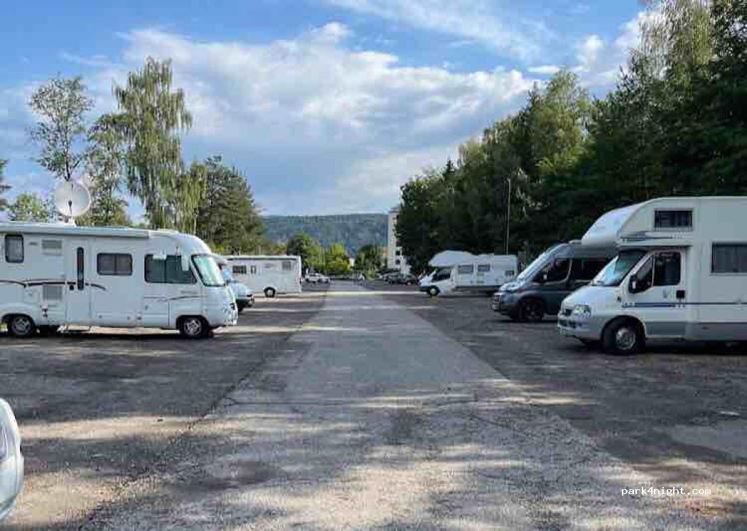 Parkplatz für Wohnmobile 10€ 24 Stunden 20€ 48 Stunden - Foto 3