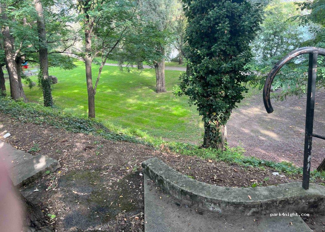 aire de services et stationnement camping cars 77130 Cannes-Écluse - Foto 3