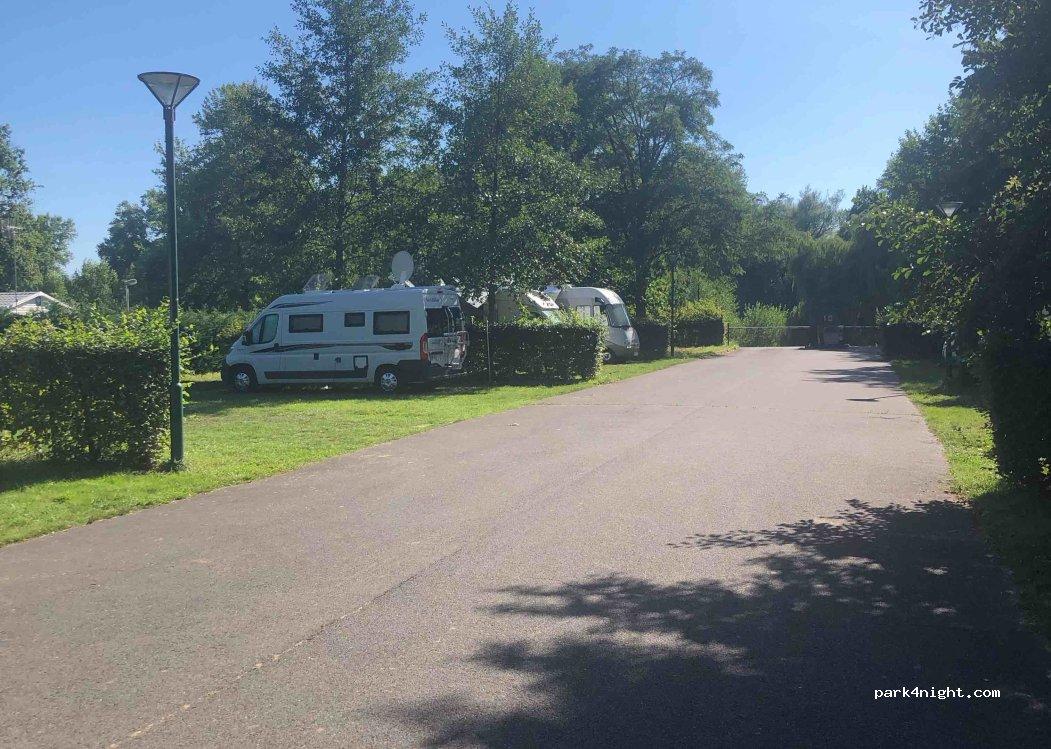 Briare-le-Canal Camping-Car Aire - Foto 3