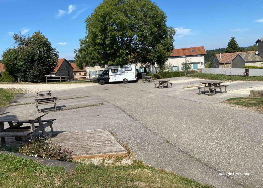 Aire de camping-car SAINT BONNET LE FROID - Foto 2