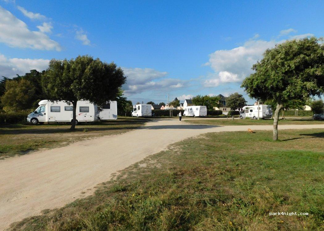 Aire De Camping Car de Kerhillio - Réseau AIreServices - Foto 2