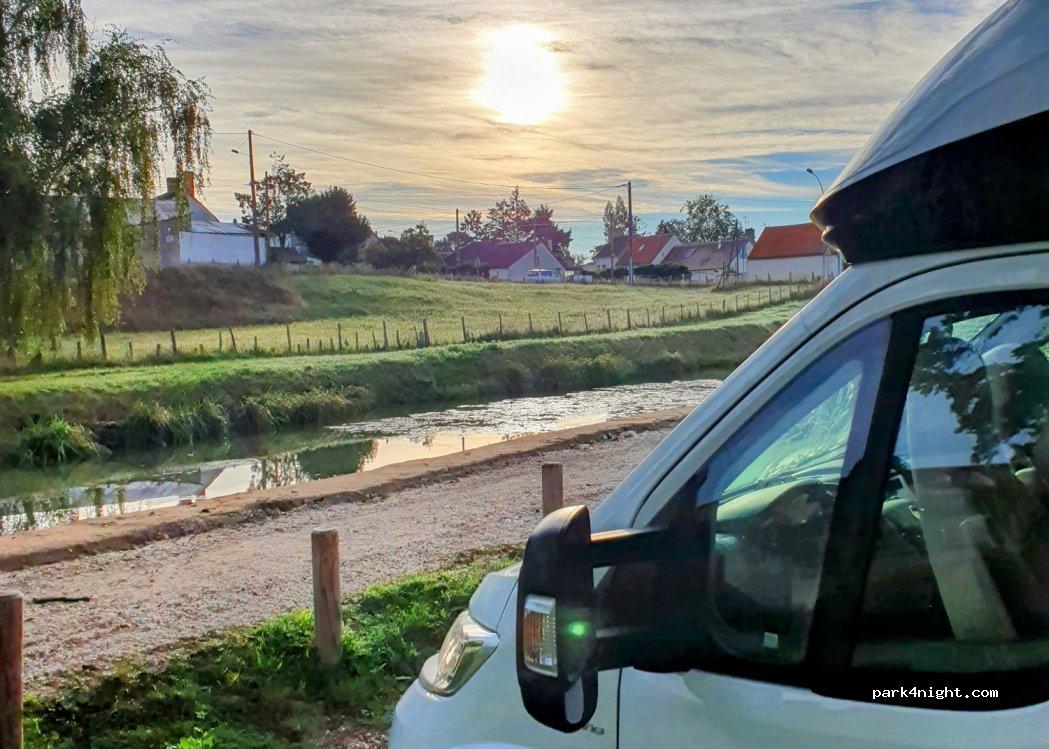 Aire de camping-car du Canal de Berry - Foto 5