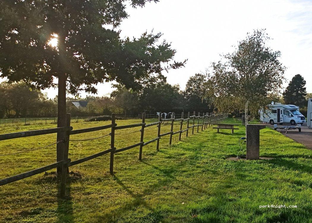 Aire de camping car Forges Les Eaux - Foto 4