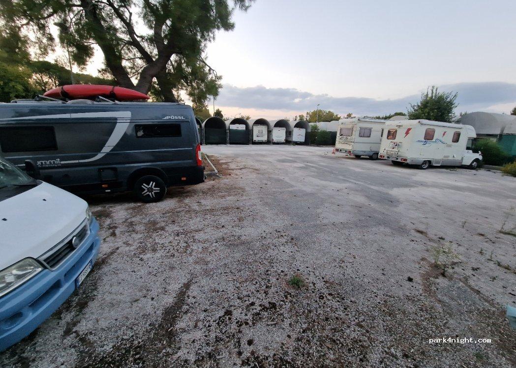 Punto Sosta Camper/Camper Service