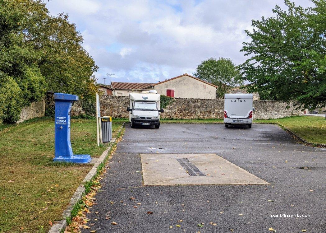Aire de service camping-car 79800 Pamproux