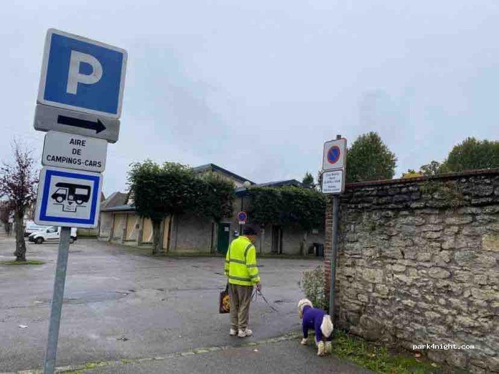 Aire Municipale de stationnement pour Camping-Cars - Foto 4