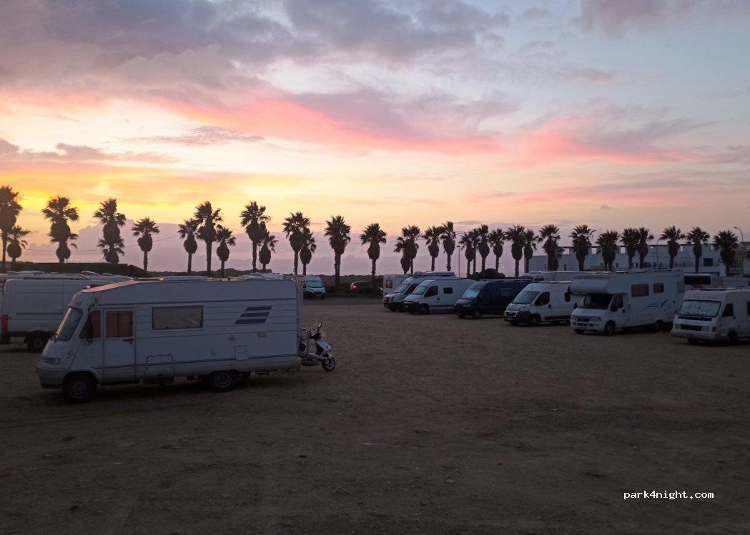 Tarifuel Área de Servicios de Autocaravana sin Aparcamiento en Tarifa - Foto 4