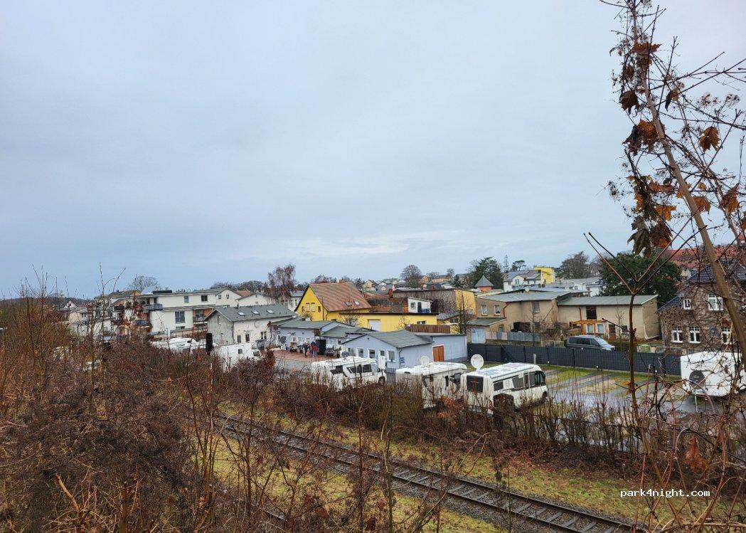 Wohnmobil Stellplatz am Bahnhof - Foto 7
