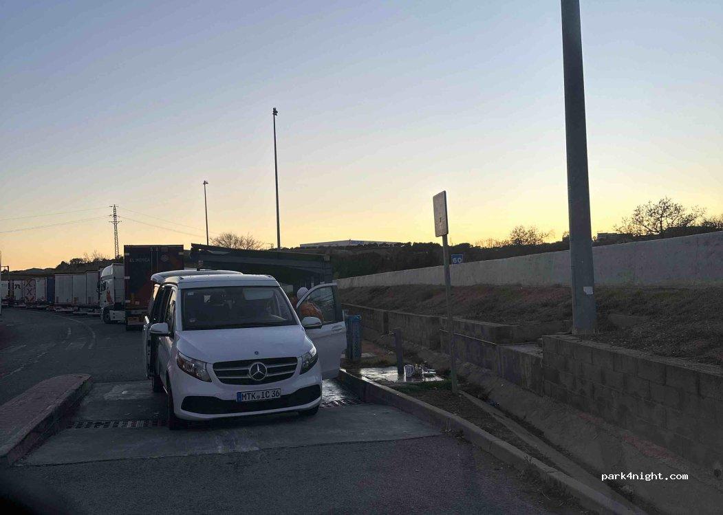 Parking Furgo Caravanas Santiga - Foto 5