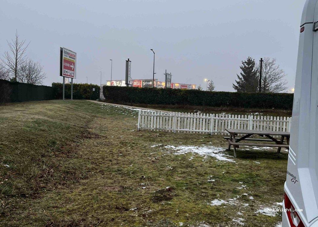 Aire camping-car Mc Arthur Glen Troyes - Foto 5