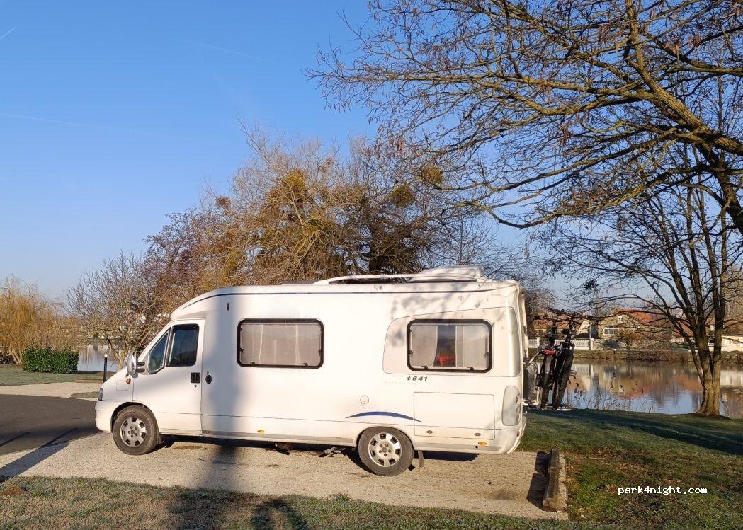 aire de services et stationnement camping cars 77130 Cannes-Écluse - Foto 7