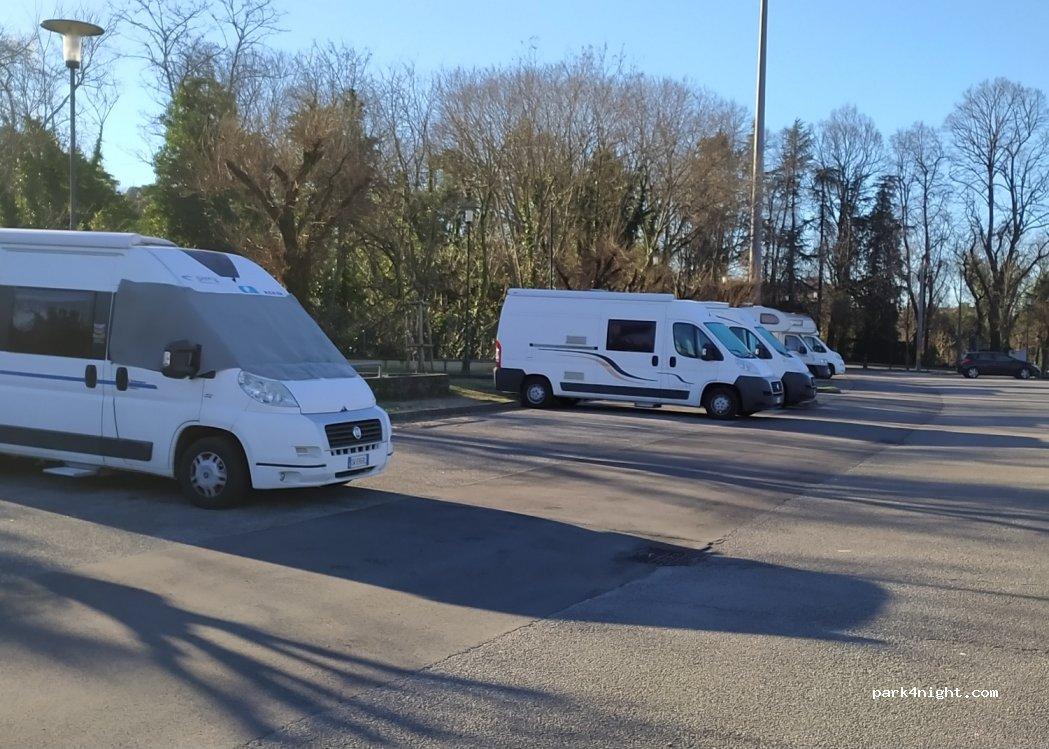 Parcheggio Camper service
