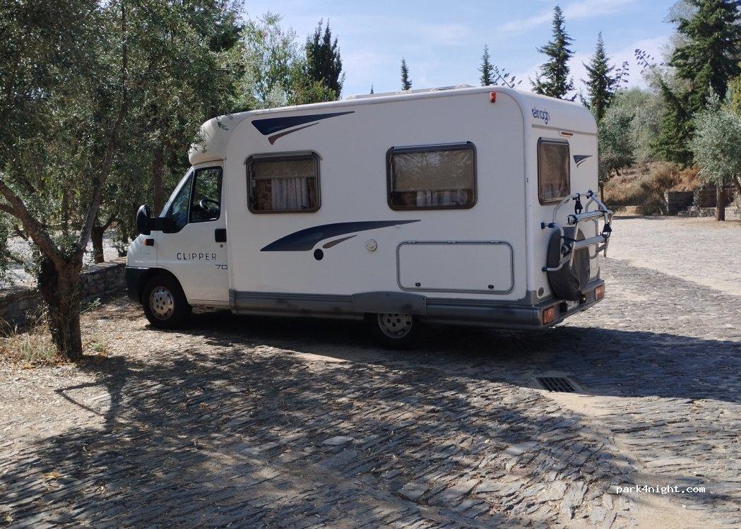 Parque Pernoita / Area de serviço Autocaravanas - Camper area - Foto 2