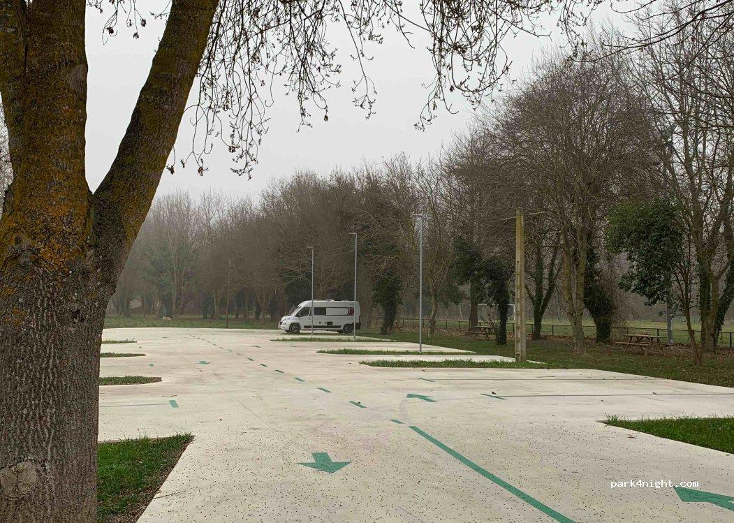 Área de autocaravanas de Castañares de Rioja - Foto 3