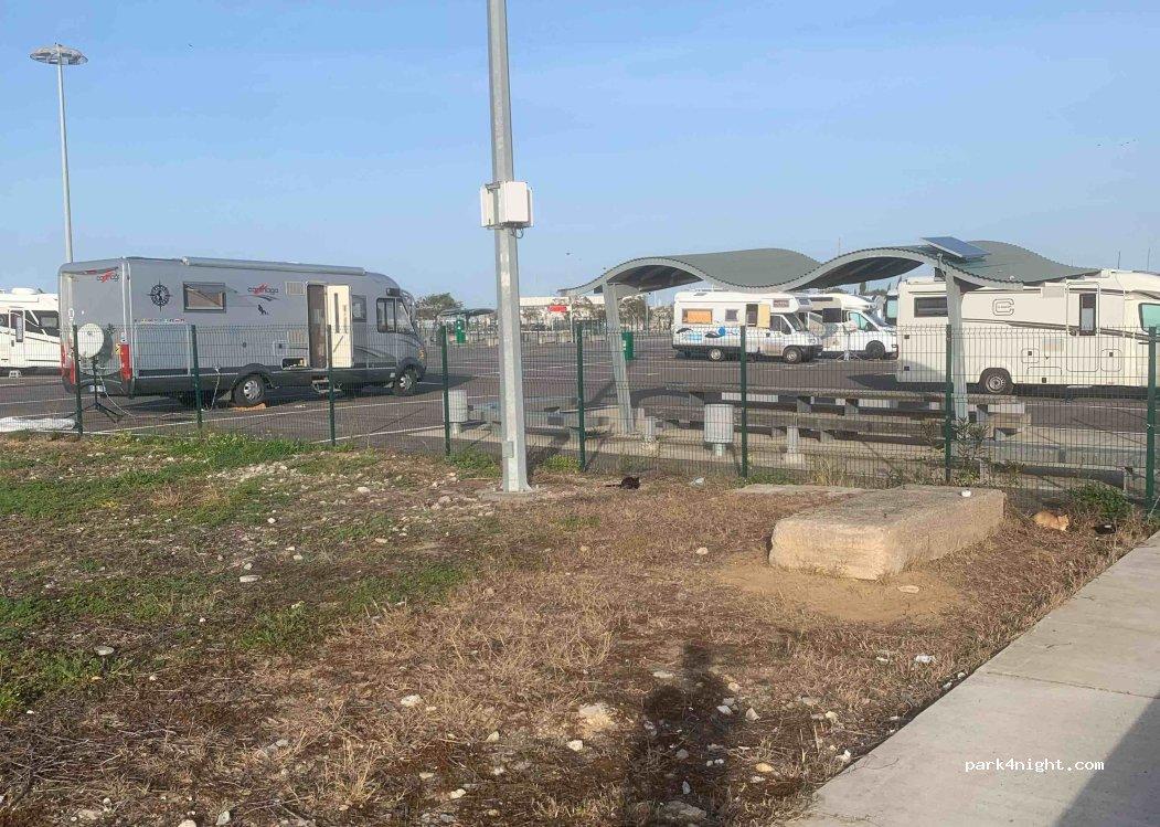 Área de estacionamiento de autocaravanas - Puerto de Chipiona - Foto 3