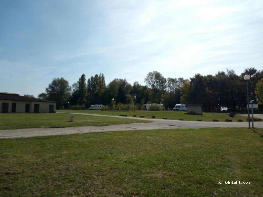 Heudicourt - camping car park - Foto 2