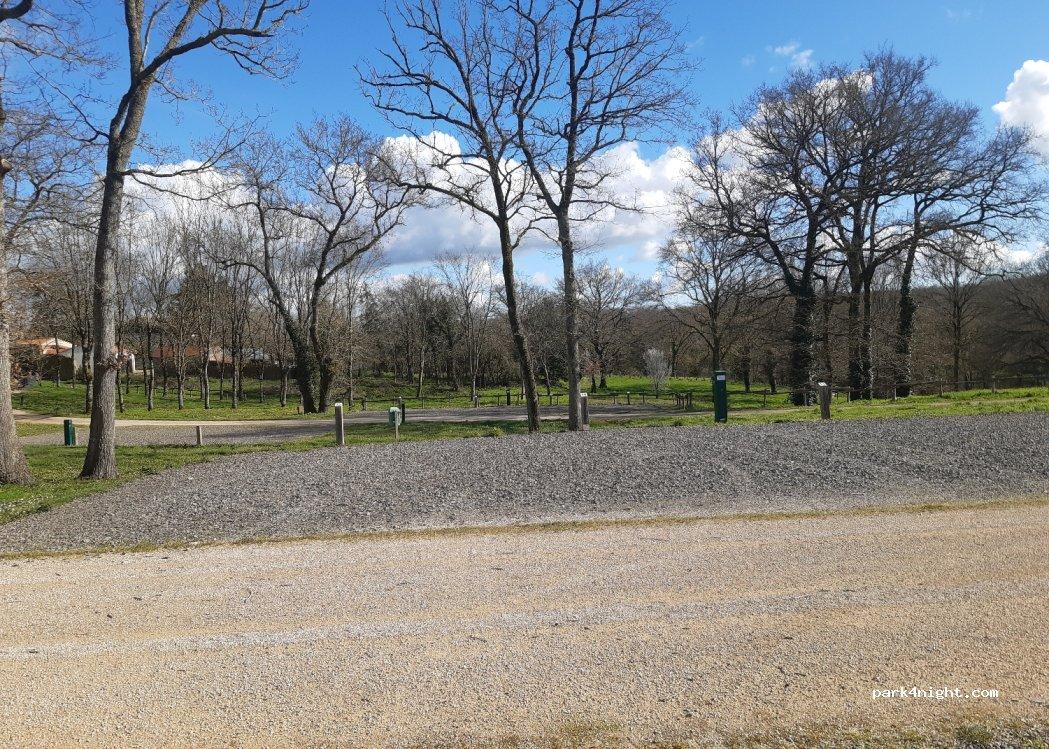 Aire de camping-car (Le Champ-Saint-Père) - Foto 4