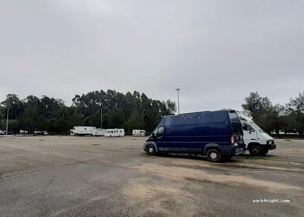 Sosta camper supermercato Continente - Foto 4