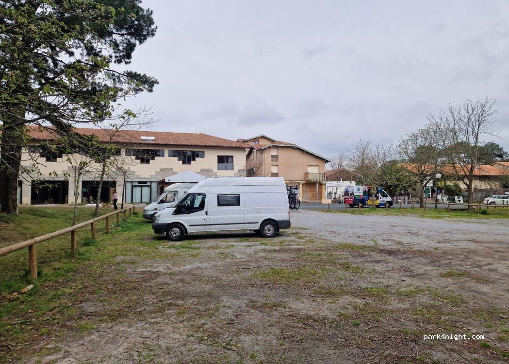 AIRE DE CAMPING-CARS MUNICIPALE DE MOLIETS-ET-MAA - Foto 2