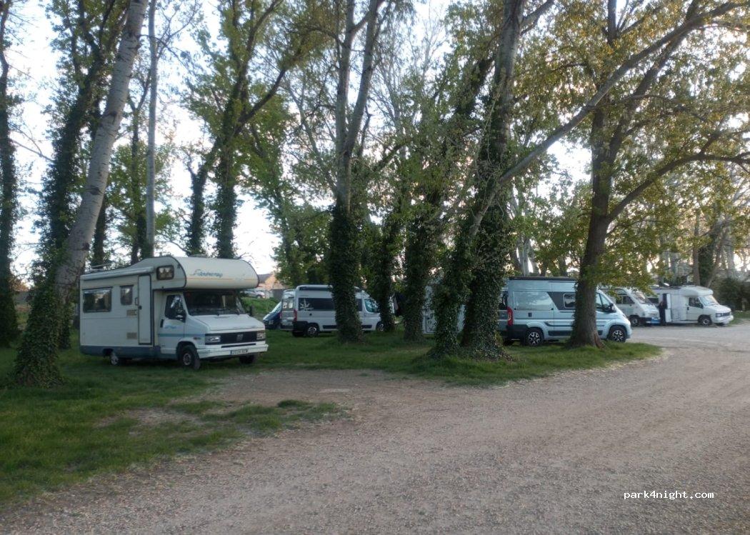Aire de Camping Cars, Comps