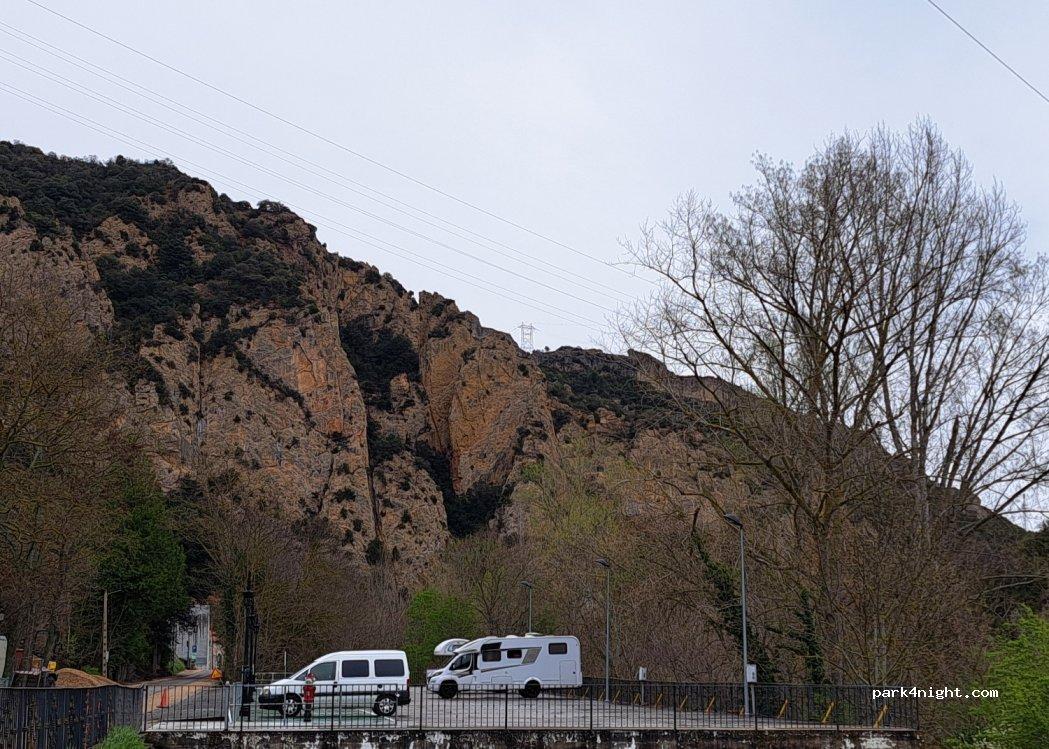 Área de Autocaravanas en Sobrón - Foto 7