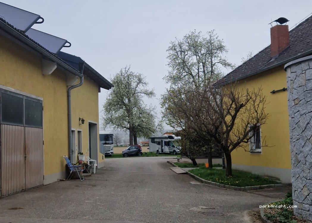 Wohnmobil- und Wohnwagenstellplatz 4331 Naarn im Machlande - Foto 4