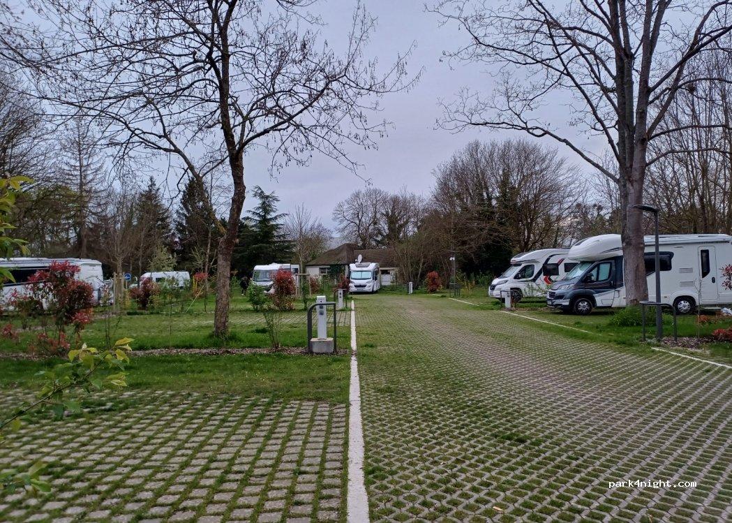 Aire camping-car Mc Arthur Glen Troyes - Foto 6