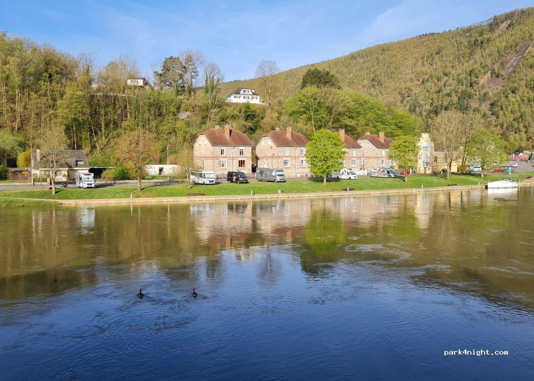 Aire camping-car Monthermé - Foto 3