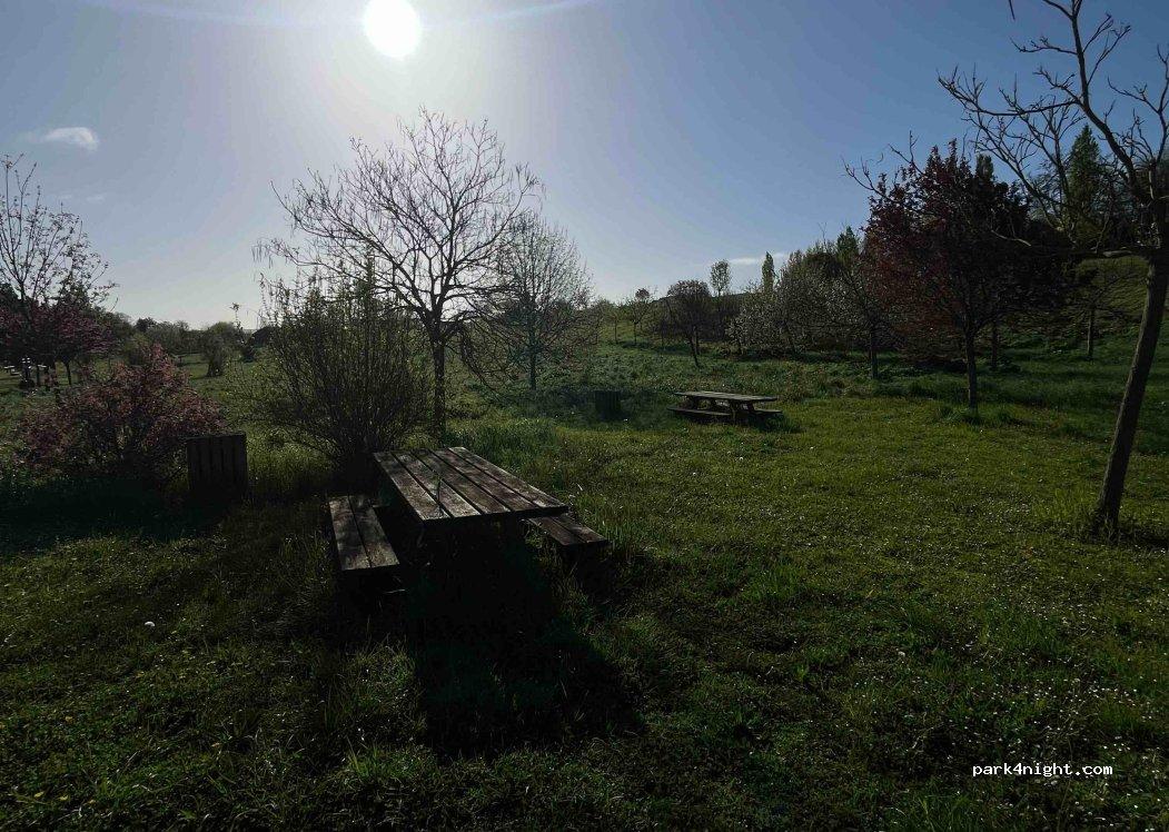 aire de services et stationnement camping cars 89100 Gron - Foto 4