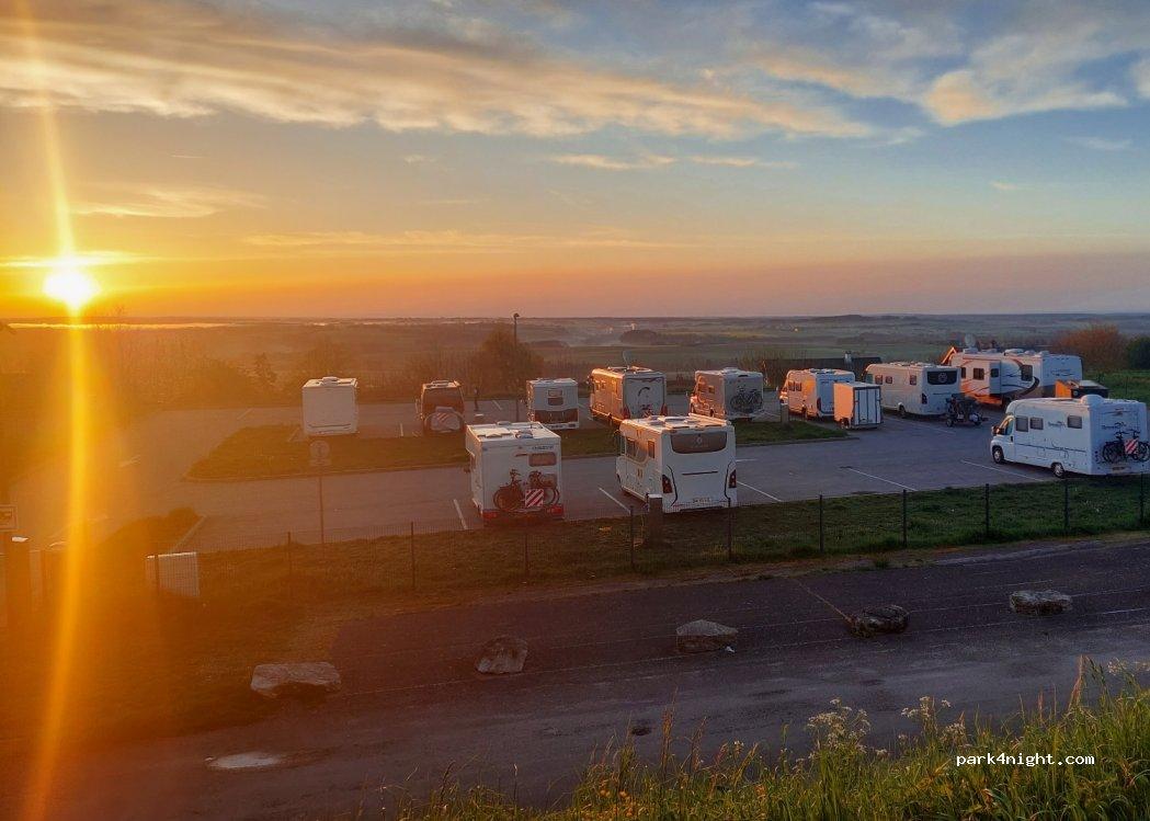 aire de services et stationnement camping cars Langres - Foto 2