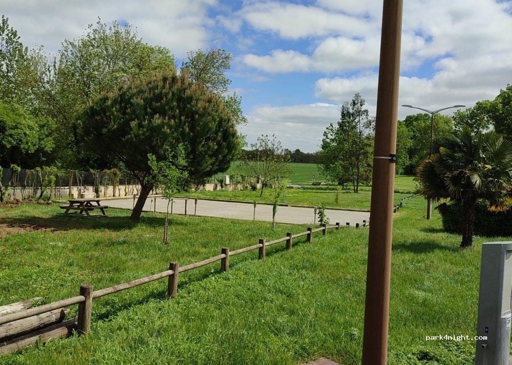 Aire de camping car Saint-Genis-de-Saintonge - Foto 5