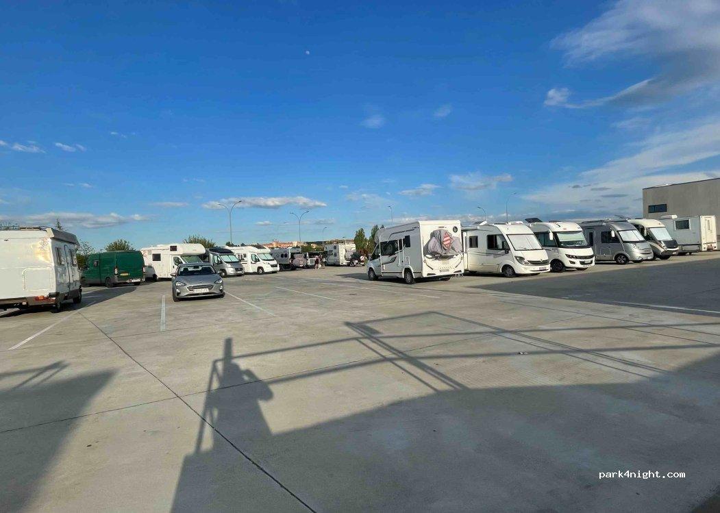 ÁREA DE AUTOCARAVANAS "Villares de la Reina" Áreas ACampa - Foto 6