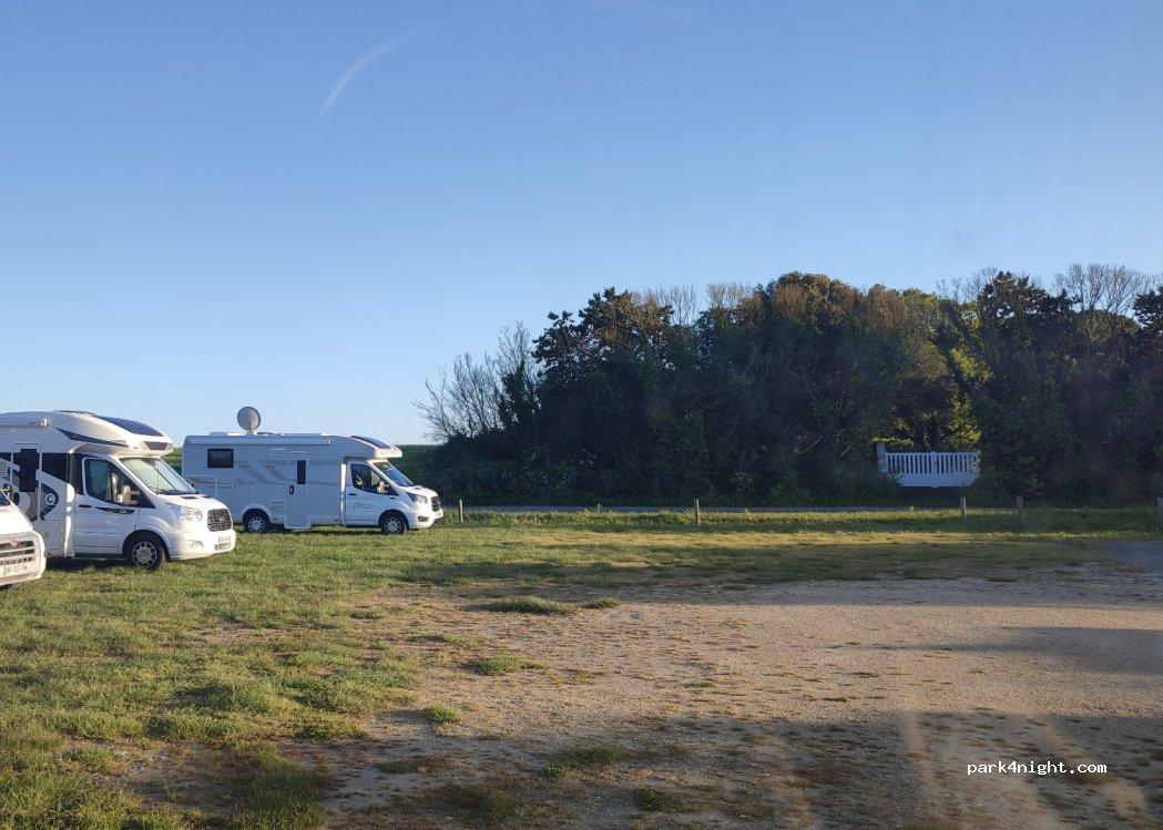 Aire de camping-cars Le Chay Angoulins - Foto 6