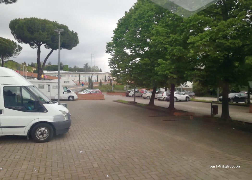 Area Sosta Camper 53100 Siena SI - Foto 3