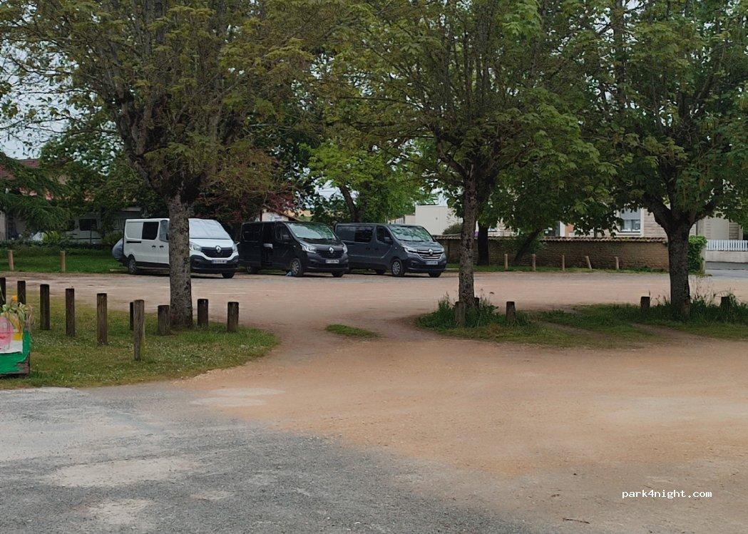 Aire de camping-car LEZAY